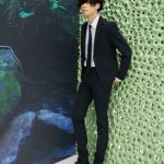 [Alexandros]川上洋平、プラダMiyashita Park店でのスタイリッシュなスーツ姿に称賛の声！