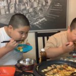 下町ゴリラ兄弟が子供でも簡単にできる豚平焼きを紹介！