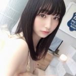 我妻ゆりか、最新イメージから制服オフショット公開！「可愛さが溢れてる」「マジで好き」