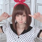 えなこ、「魔女の宅急便」を連想させる赤リボン衣装に「可愛い魔女さん」「ほんとタイプです」