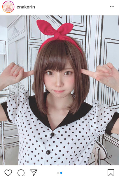 えなこ、「魔女の宅急便」を連想させる赤リボン衣装に「可愛い魔女さん」「ほんとタイプです」