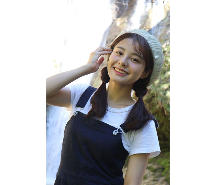 NGT48 本間日陽、地元・村上市で撮影した生写真オフショット公開