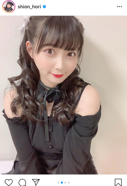 NMB48 堀詩音、ロリータ風のファッションポートレート披露！「大人っぽい」「シックできれい」と話題