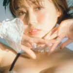 井口綾子が初のランジェリー撮影に挑戦！「女の子でよかった」