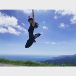 石川恋、躍動感＆開放感溢れる夏の思い出ショットが話題！！「躍動感！！！！！」「さすがの運動神経」