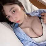 伊織いおの添い寝風ショットに反響！「最高の景色」