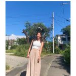 板野友美、永尾まりやとの白タンクトップの“双子コーデ”ショット公開！「美女コンビ」「素敵な姉妹」