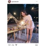 小嶋陽菜、花火に照らされた美脚ショットに「脚長！！」「ドキドキする」と反響