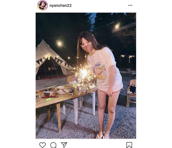 小嶋陽菜、花火に照らされた美脚ショットに「脚長！！」「ドキドキする」と反響