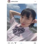 AKB48 久保怜音、夏の海ではしゃぐ制服姿に「可愛い以外言葉が見つからない」