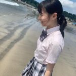 AKB48 久保怜音、夏の海ではしゃぐ制服姿に「可愛い以外言葉が見つからない」