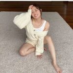 奥山かずさ、2021年カレンダーの発売決定！“アザトカワイイ”オフショットも公開