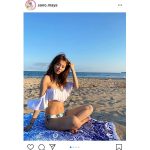 佐野真彩、センチメンタルな砂浜グラビアで受け止める海風「素敵な笑顔ありがとう」