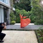 佐々木希、透け感ドレスで舞う華麗なオフショット公開「森の妖精」「清楚すぎます！」