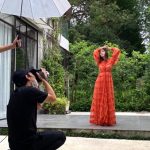 佐々木希、透け感ドレスで舞う華麗なオフショット公開「森の妖精」「清楚すぎます！」