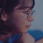 saji、アルバムリード曲『三角の恋』MVに傳谷英里香、飯島寛騎が出演