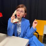 鈴木愛理、レトロなオフィスレディの衣装写真を公開「かわいい」「万能のオシャレ番長」