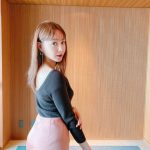 トリンドル玲奈、背中出しのトップス着た『with』オフショット公開！