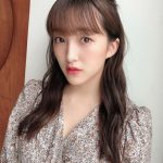 HKT48 田島芽瑠、秋コーデの花柄ファッションを紹介！「涼しげなワンピース」「大人っぽい」