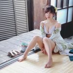 橘ひと美、胸元のホクロがセクシーなビキニオフショット「綺麗過ぎ」「可愛すぎます最高」