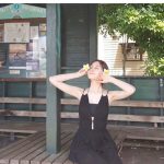 乃木坂46 梅澤美波、オフショルの黒ワンピコーデから透き通る素肌「梅可愛すぎ」「最高な写真」