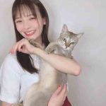上坂すみれ、嫌がる愛猫との2ショットに反響！「嫌がる時も真顔ですね」