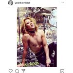 X JAPANのYOSHIKI、鍛え抜かれた肉体美を披露「凄い肉体美」「素敵すぎる」