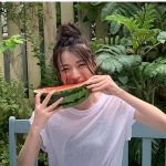 矢島舞美がスイカにかぶりつく爽快なオフショット公開！「スイカ似合うね」「最高にかわいすぎる」