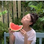 矢島舞美がスイカにかぶりつく爽快なオフショット公開！「スイカ似合うね」「最高にかわいすぎる」