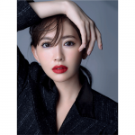 小嶋陽菜が「ドルチェ＆ガッバーナ ビューティ」の新作リップで秘めた情熱が宿る秋メイクを紹介