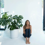 ローラが撮影オフショットを投稿！「ローラが裸だとエロくない芸術品にみえる」の声