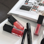 ダレノガレ明美、新作リップをお披露目「色ツヤは奪われなくても唇は奪われちゃうかもね」