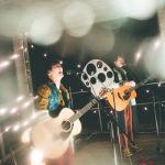 【ライブレポート】 さくらしめじ、史上“最夜”となる21時開始の配信ライブ「それでも進むから、少しの勇気を。」 “夜しめじ”を自然に囲まれたキャンプ場からお届け！