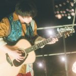 【ライブレポート】 さくらしめじ、史上“最夜”となる21時開始の配信ライブ「それでも進むから、少しの勇気を。」 “夜しめじ”を自然に囲まれたキャンプ場からお届け！