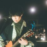 【ライブレポート】 さくらしめじ、史上“最夜”となる21時開始の配信ライブ「それでも進むから、少しの勇気を。」 “夜しめじ”を自然に囲まれたキャンプ場からお届け！