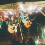 【ライブレポート】 さくらしめじ、史上“最夜”となる21時開始の配信ライブ「それでも進むから、少しの勇気を。」 “夜しめじ”を自然に囲まれたキャンプ場からお届け！