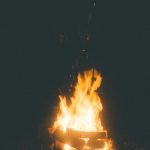 【ライブレポート】 さくらしめじ、史上“最夜”となる21時開始の配信ライブ「それでも進むから、少しの勇気を。」 “夜しめじ”を自然に囲まれたキャンプ場からお届け！