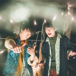 【ライブレポート】 さくらしめじ、史上“最夜”となる21時開始の配信ライブ「それでも進むから、少しの勇気を。」 “夜しめじ”を自然に囲まれたキャンプ場からお届け！