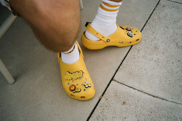 ジャスティン・ビーバーとコラボのCROCS（クロックス）発売！