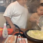 ゴリラ兄弟が子供でも簡単！明太チーズもんじゃを作って食べる動画を公開！！