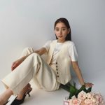 新木優子、バラの花束を持った見返り美人ショットに反響！「美しすぎ」「花にも負けない美しさ」