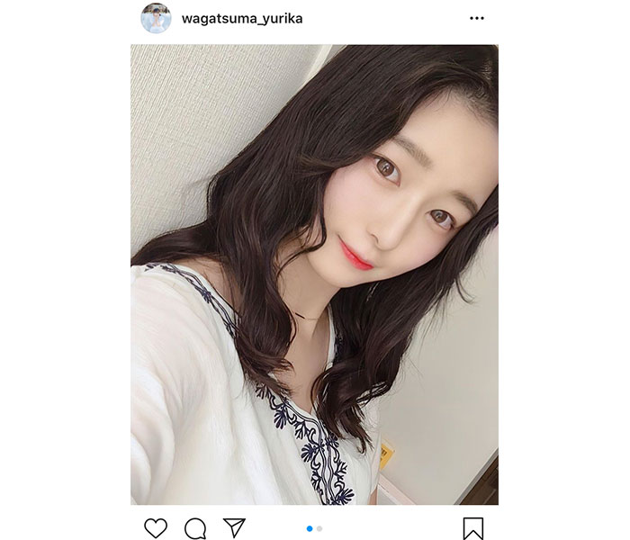 我妻ゆりか、センター分けおでこ出しのヘアスタイルに可愛さ大渋滞！