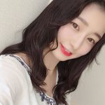 我妻ゆりか、センター分けおでこ出しのヘアスタイルに可愛さ大渋滞！