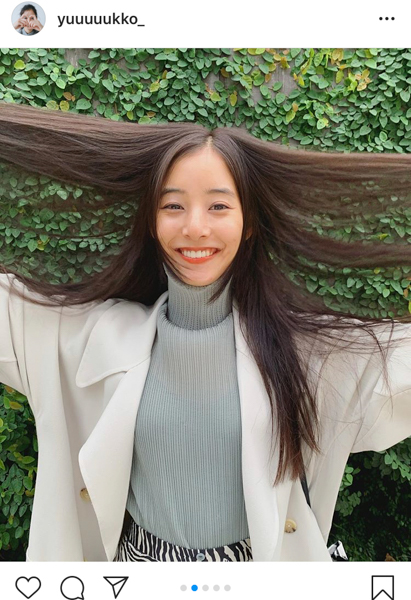 新木優子、屋外で楽しむ笑顔の私服コーデ紹介！「その笑顔たまらん」「心臓飛び跳ねた」
