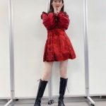 乃木坂46 堀未央奈、赤衣装と黒ロングブーツが織り成す“絶対領域”ショット！