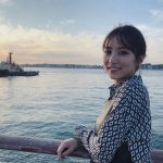 石川恋、夕陽と海バックにした笑顔＆横顔写真にファン歓喜「めっちゃ癒されたわ」