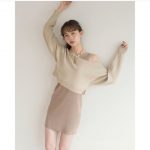 井桁弘恵、秋ニットの着こなしコーデを紹介「いい感じ！」「女性らしさが出ていて素敵」