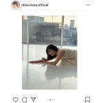 伊原六花、太陽のように眩しい白ワンピースのオフショット公開！「透明感ありすぎ」「癒されます」