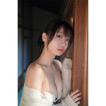 伊織もえ、美バストあらわなバンドゥビキニショット公開！「また一ついおりんの魅力に気づけました」