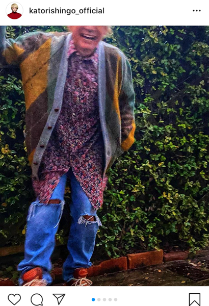 香取慎吾、私服で“映え”な写真に夢中でアクシデント！「雨に濡れ過ぎてて笑った」